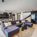 2Br Coworking Freestanding Bathtub Private Pool