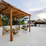 Casa Kuk, Stylish, Beach At 5 Min, Pool, Concierge