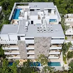 New! Luxury Condo With Plunge Pool & Home Theater