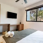 New! Luxury Condo With Plunge Pool & Home Theater