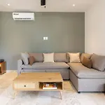 New! Luxury Condo With Plunge Pool & Home Theater
