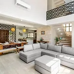 La Selva Minutes From Beach