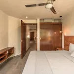 2Br, 2 Pools, Gym, 15Min From Beach