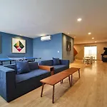 2 Bedroom Apt W/Amazing Rooftop & Jungle Views