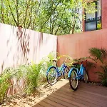 Vibrant Condo, Fiberoptic Wifi, Workspace & A Pool