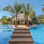 Apt -Spacious-Modern-Luxury-Comfort-Quiet Area