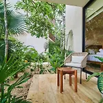 Ariel - Beach Club Access & Gym & Pool & Coworking