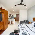 Bohochic Studio With Full Kitchen, Pool, Balcony Wifi
