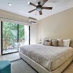Dorian Gray - Pool & Beach Club Access & 300Mbps Wifi