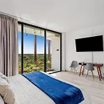 Lux Private Rooftop Pool With World Class Amenities