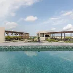 Lux Private Rooftop Pool With World Class Amenities