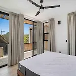 Brand New Villa Just 5 Min To Beach & Downtown!