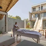 Brand New Villa Just 5 Min To Beach & Downtown!