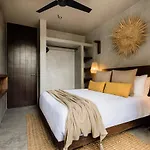 Casa Solara Sleeps 12 Beach Club