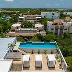 Downtown Penthouse With Private Pool, Rooftop Pool And Gym, Short Distance From Beaches, Restaurants & Nightlife