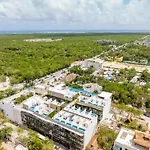 Menesse Apartments