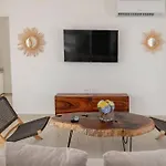 Spacious 2 Bdr Ph Blue Luxury Condo Pvt Pool Terrace Jungle View