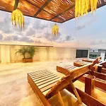 Beautiful Rooftop Apartment With Private Terrace, Amazing Pool With Aerial Views, Jacuzzi-Sauna-Gym-Laundry-Cinema-Coworking