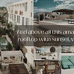 Lovely Loft With A Private Jacuzzi & Sunny Rooftop