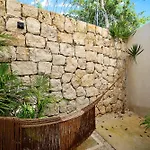Majestic Jungle Villa With 2 Pools & Rooftop Bbq