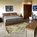 Mistiq Largest Ph Studio With Gym, Beach Club Shuttle & Fast Wifi