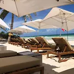 Premium Apartment With Pools, Gym, Yoga Deck & Bbq Grill In Gated Condominium
