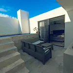 Luxury Private Room With Private Bathroom Private Pool On Roof Top