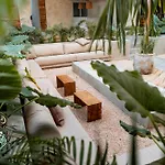 New Sanctuary With A Jacuzzi And Private Tub In The Jungle