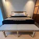 Lovely 2Bedroom Apartment Serviced + Pool & Garden