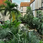 Spacious 2 Bedroom Apartment With Private Pool Top Amenities