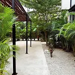Spacious 2 Bedroom Apartment With Private Pool Top Amenities