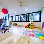 Spacious 1. 5 Bedroom Home Steps To Hunab Center And Stores