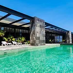 Seascape Apartment Near The Beach With A Sea-View Rooftop And Infinity Pool