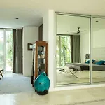 White - Unique Spacious Home And Beach Club Access
