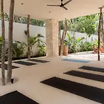 Hacienda Babylon - Villa 9 Rooms 10 Pools Gym & Sauna