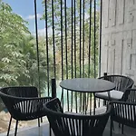 3 Pools At Main Avenue