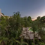 Oasis Yaaxlum