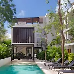 Piscina Privada Con Gran Comodidad.