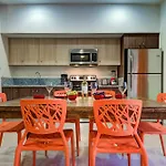 Blue Beach 2 Brm Apt Sleeps 5