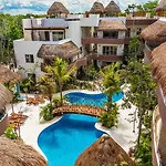 Samati Penthouse Private Roof Jacuzzi