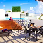 Quinto Sol Luxury Apartments By Mikitito Rentals
