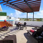 Quinto Sol Luxury Apartments By Mikitito Rentals