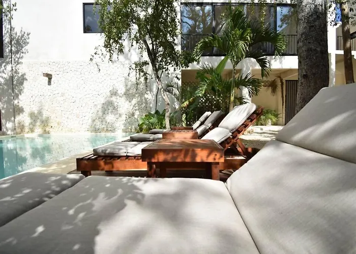 Chic-Modern Apt W/Pool, Garden, Parking & 3 Bikes