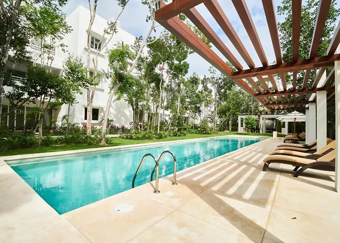 Premium Apartment With Pools, Gym, Yoga Deck & Bbq Grill In Gated Condominium