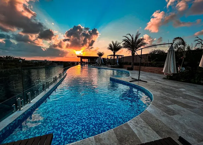 New Studio P-3, Pool, Roof Top, Great Location