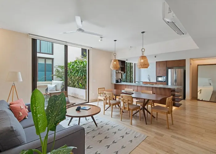 205 Perfect Location 3 Bedrooms Apartment