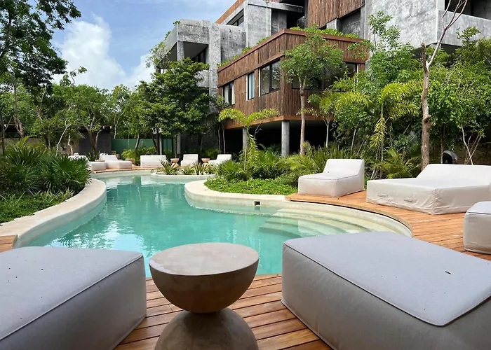Lovely 2Bedroom Apartment Serviced + Pool & Garden