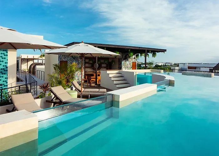 Downtown Penthouse With Private Pool, Rooftop Pool And Gym, Short Distance From Beaches, Restaurants & Nightlife