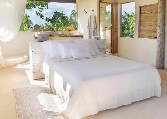 Beautiful 5 Bedroom Beachfront Villa