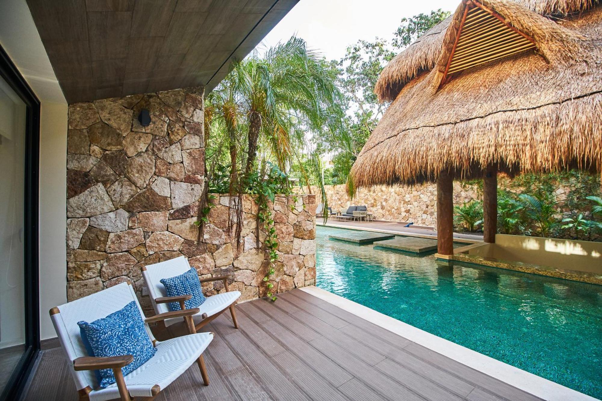 Luxury Poolside Gem With Pool, Jacuzzi & Gym Apartamento